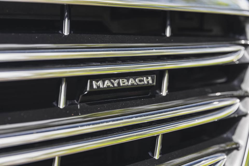 Mercedes-Benz S-Class view 3