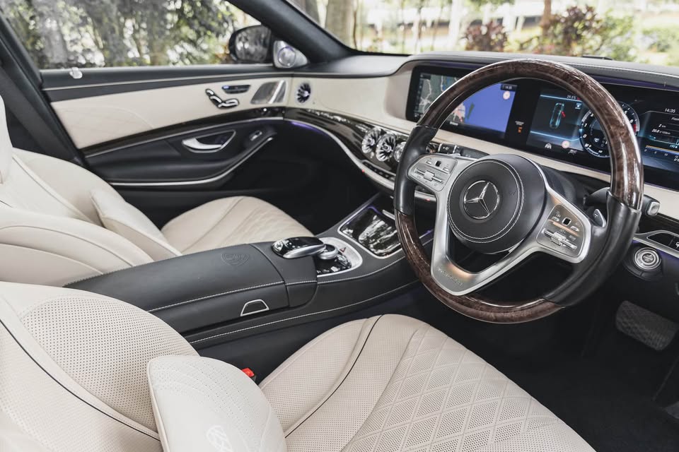 Mercedes-Benz S-Class view 4