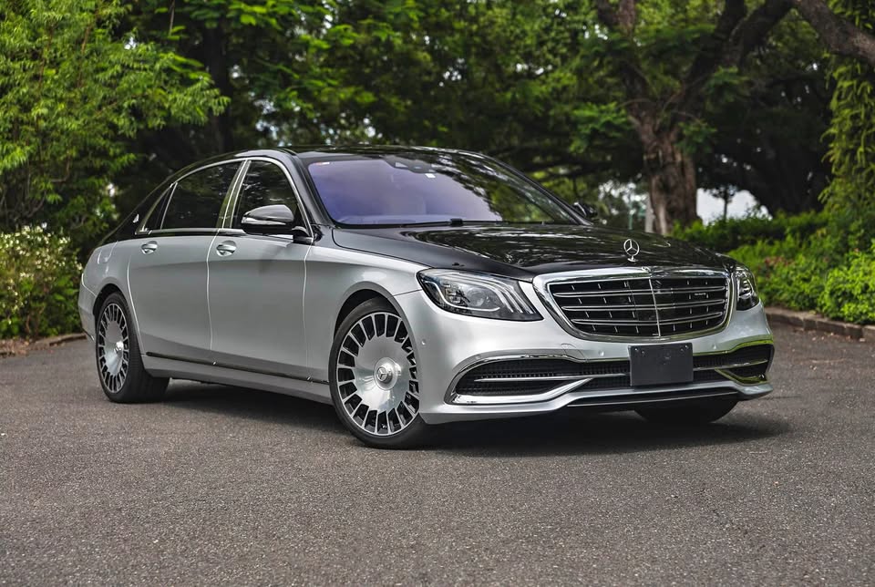 Luxury Mercedes Maybach - Premium car hire in Townsville